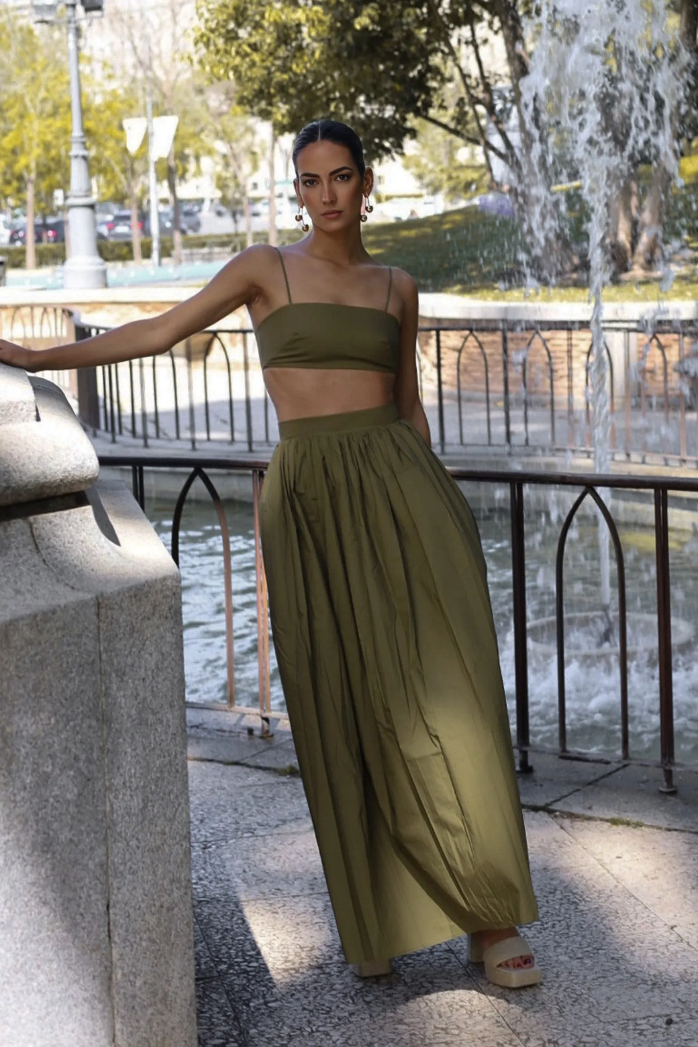 CROP TOP VERDE ESCURO CAMBRAIA