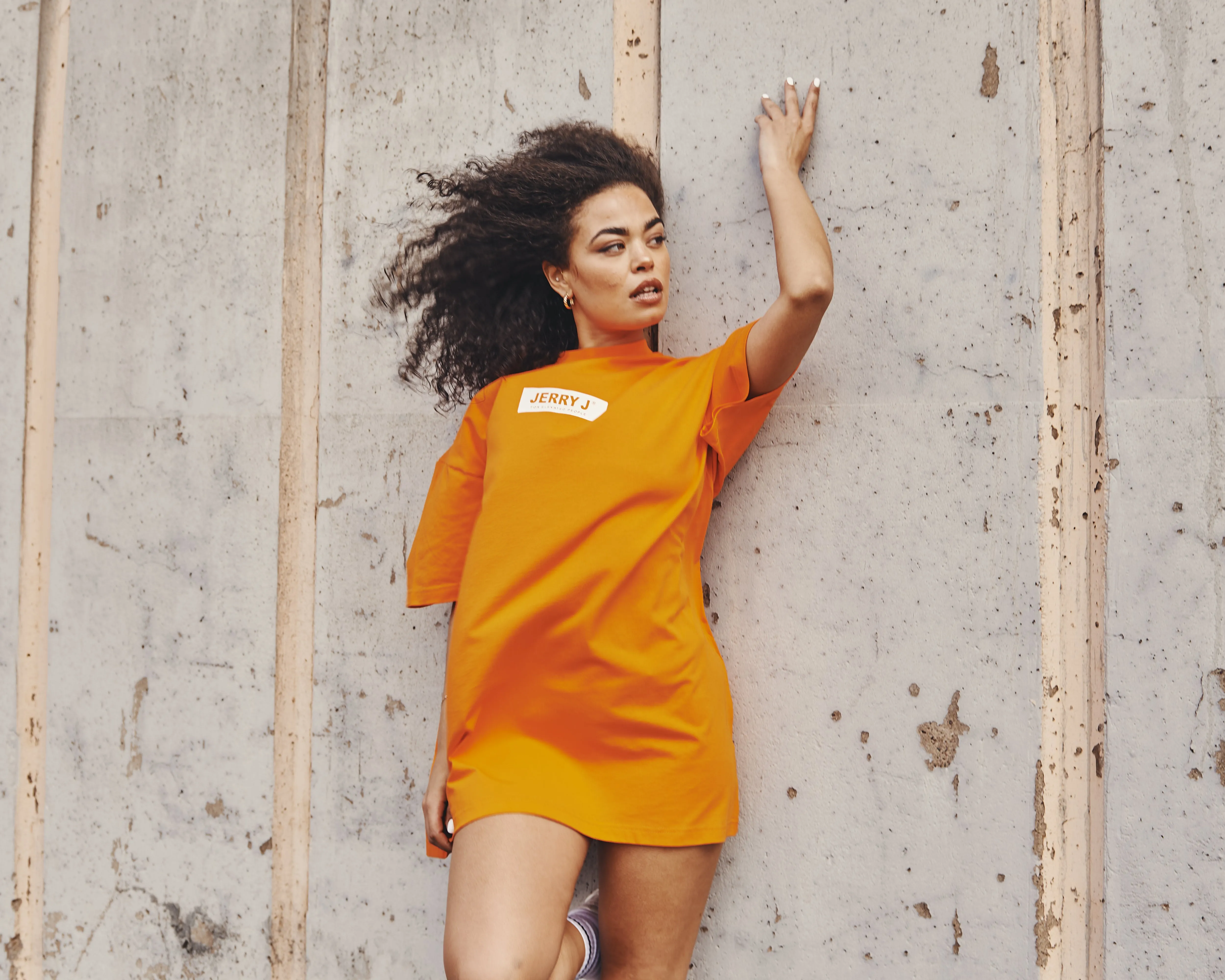 ORANGE OVERSIZED MOCK NECK TEE